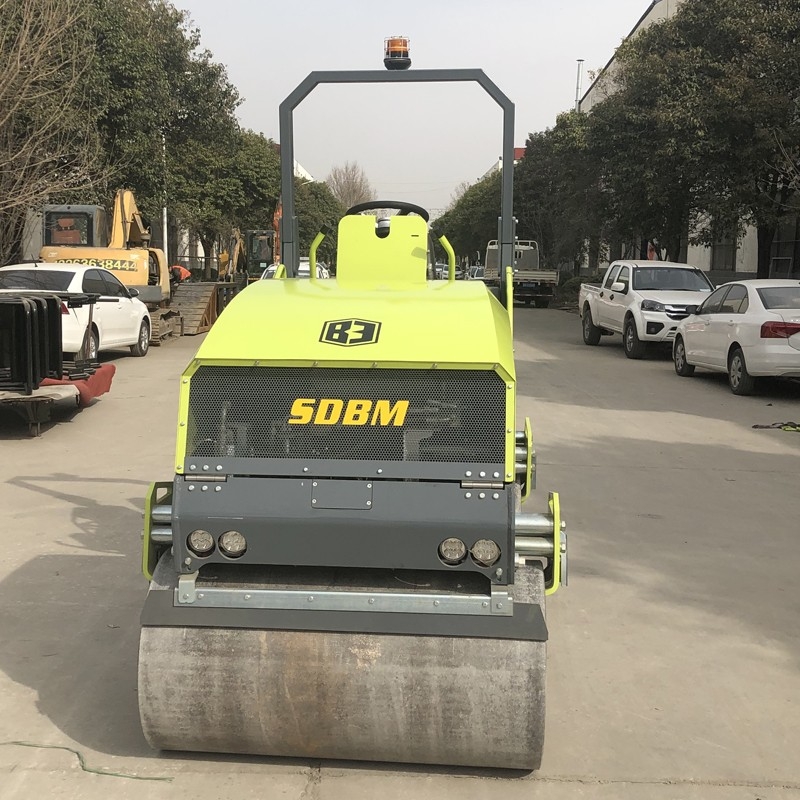 新款3.5噸雙鋼輪座駕式壓路機BM3500