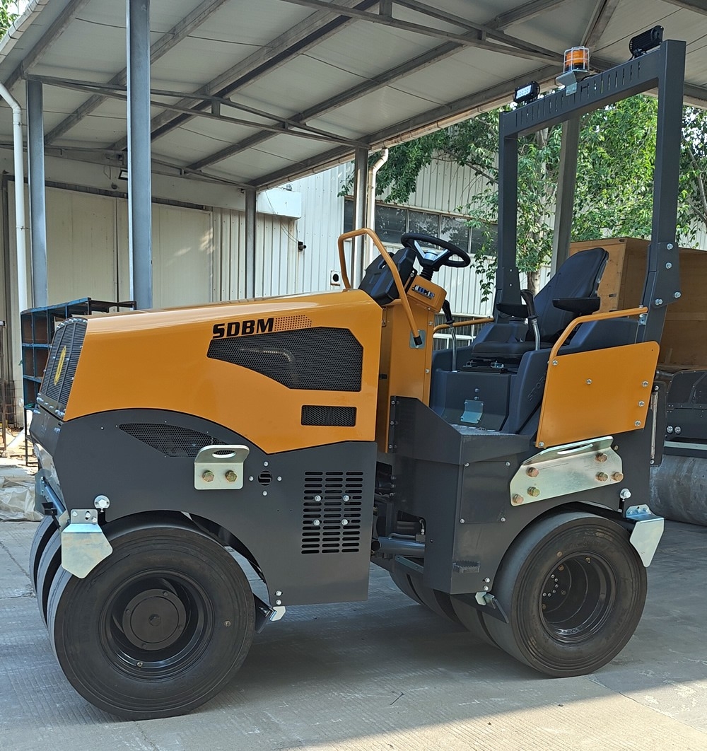 奔馬5噸小型座駕雙膠輪壓路機BM5000DQ